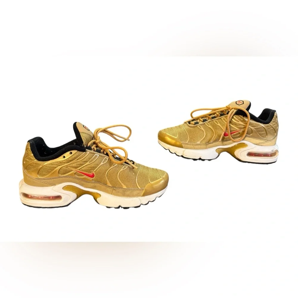 Nike Air Max Plus TN Metallic Gold Varsity Sneakers Youth Size 5.5